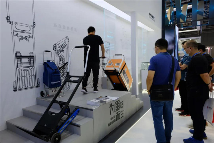 乐易登电动载物爬楼机.jpg 乐易登电动载物爬楼机.jpg